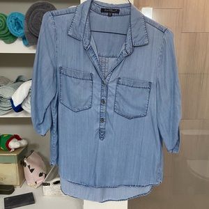 Jean shirt with oversized pockets